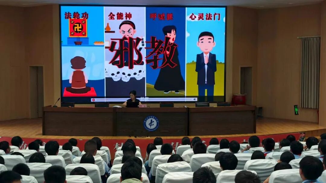 安徽黄山万名新生同上平安“开学第一课